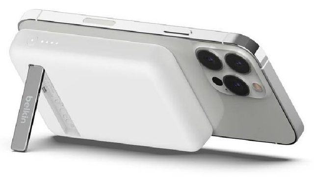 Внешний аккумулятор Belkin BoostCharge Magnetic Wireless Power Bank 5K + Stand, белый — Фото 2