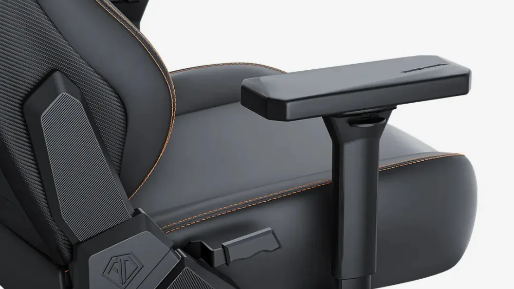 Подлокотник 4D кресла AndaSeat Kaiser 3E с мягкой накладкой