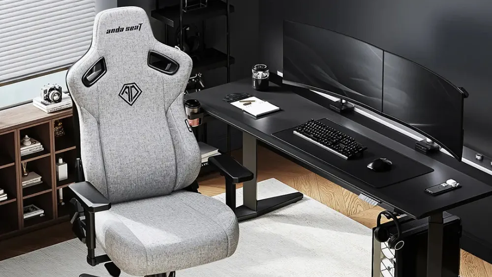 AndaSeat Kaiser 3E в серой льняной ткани у рабочего стола