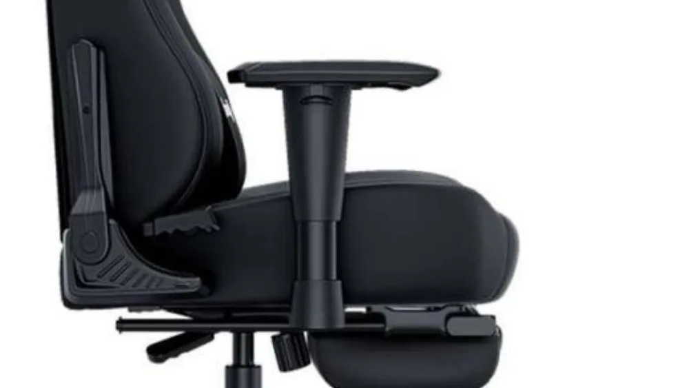 AndaSeat Luna Pro ning 1D qoʻltiqtayanchi va oʻrindiq ostidagi oyoq tayanchi