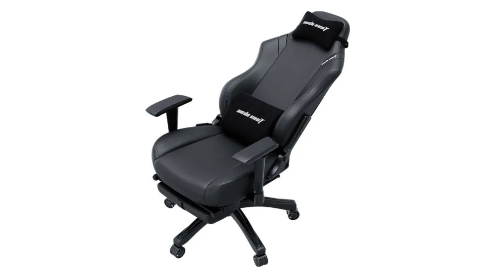 AndaSeat Luna Pro yuqoridan: oʻrindiq, 1D qoʻltiqtayanchlar va besh gʻildirakli krestovina