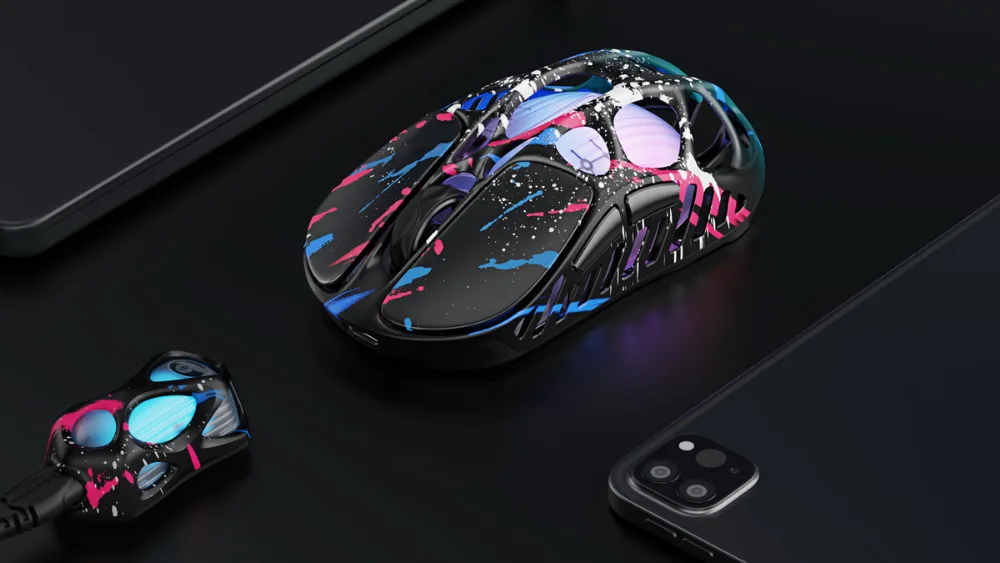 GravaStar Mercury X Pro Neon Graffiti рядом с приёмником 8K