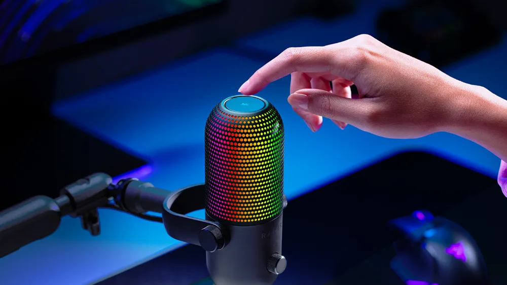 Pantografdagi Razer Seiren V3 Chroma: tepasiga tegish mikrofonni oʻchiradi