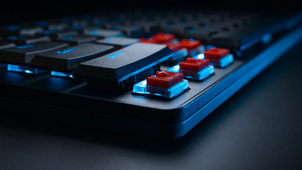 Низкие клавиши Logitech G515 RAPID TKL с синей подсветкой