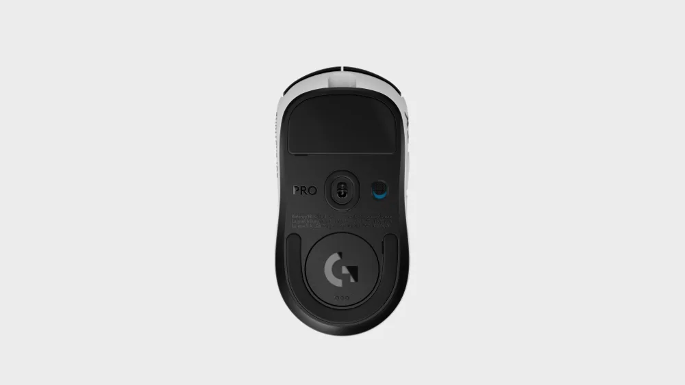 Logitech G PRO X2 SUPERSTRIKE снизу — окно сенсора HERO 2 и крышка отсека