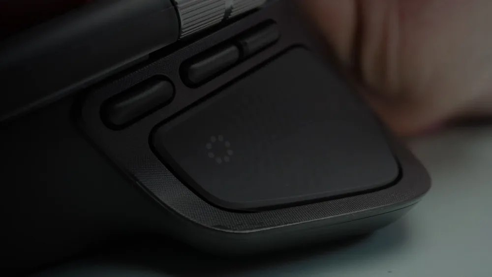 Тактильная панель Haptic Sense в упоре для большого пальца Logitech MX Master 4