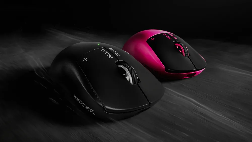 Две PRO X3 SUPERSTRIKE — чёрная Midnight Black и розовая — на тёмном столе