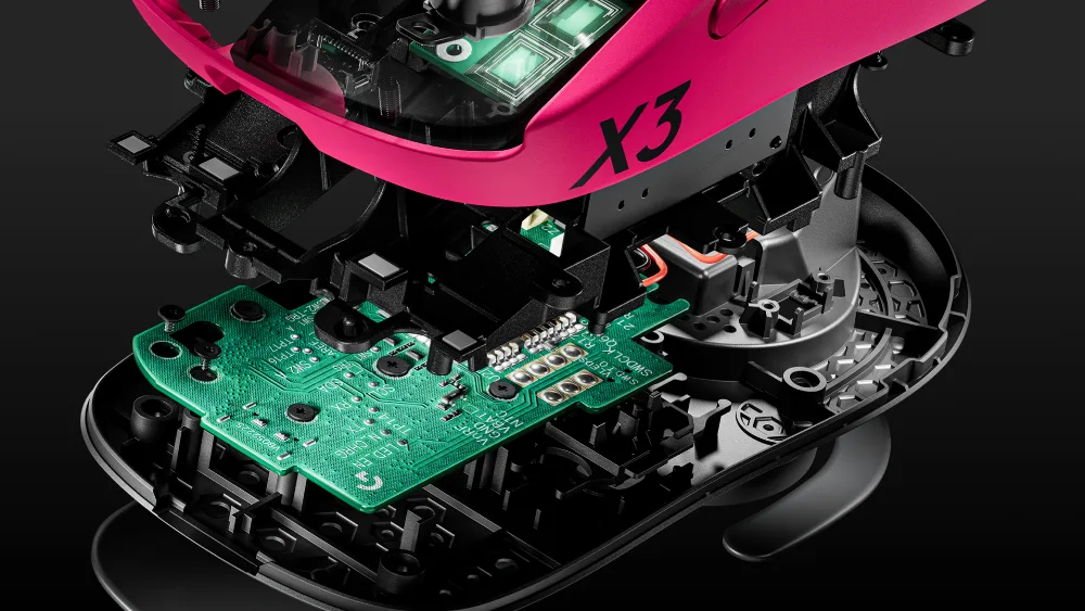 Logitech PRO X3 SUPERSTRIKE в разборе: розовый корпус снят, видны плата и детали начинки