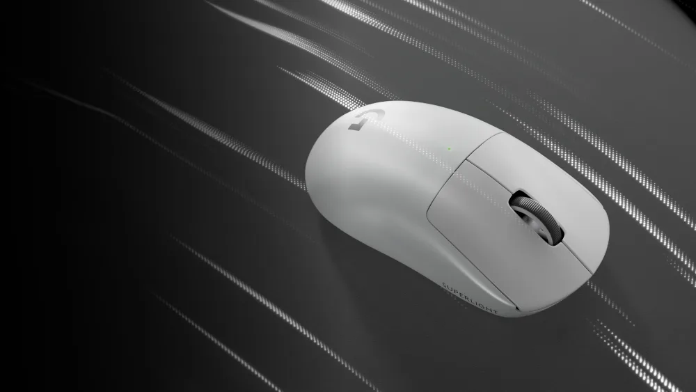 Toʻq fonda harakatdagi oq Logitech G PRO X SUPERLIGHT 2 sichqonchasi