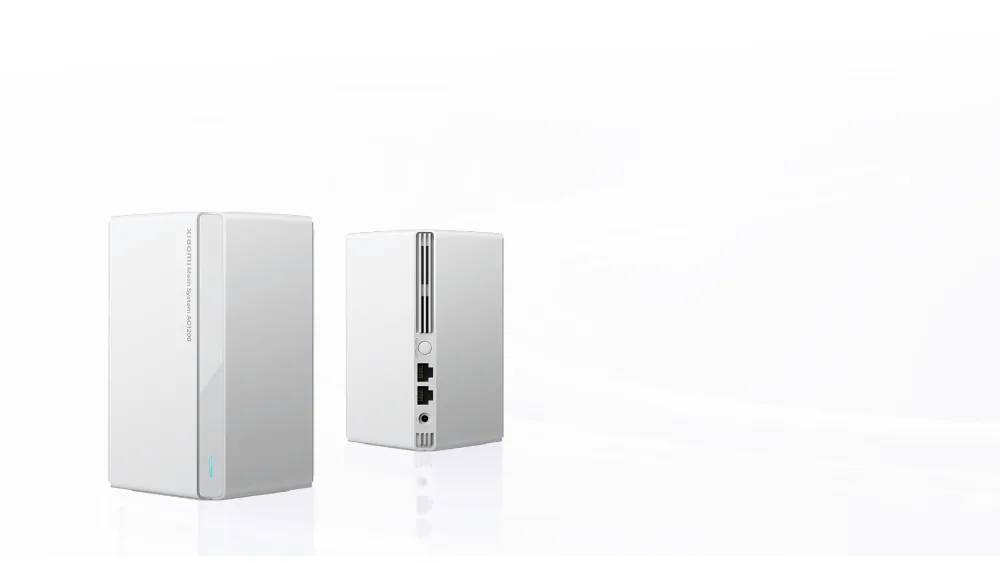 Два модуля Xiaomi Mesh System AC1200: у одного видны порты для кабеля