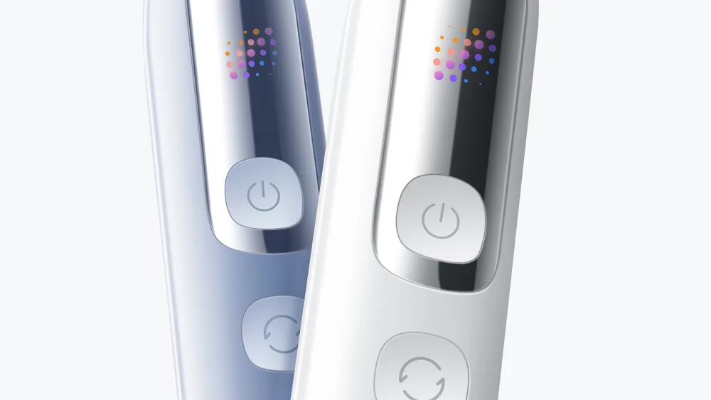 Oq va koʻk korpusli Mijia Smart Servo-oscillation Pro ning rangli ekrani va tugmalari