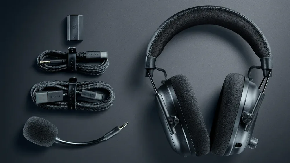 Razer BlackShark V3 Pro komplekti bilan: qabul qilgich, kabellar va yechiladigan mikrofon
