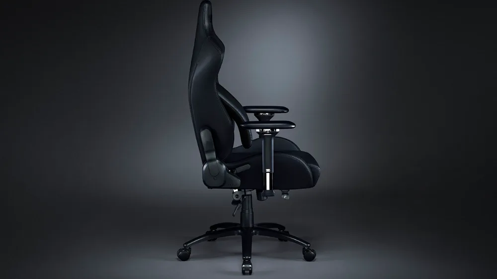 Razer Iskur Black сбоку: поясничная опора выдвинута из спинки