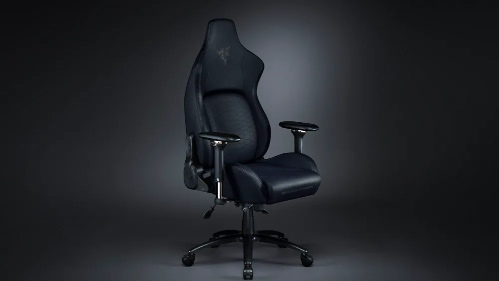 Razer Iskur Black спереди и сбоку: сиденье, подлокотники и крестовина