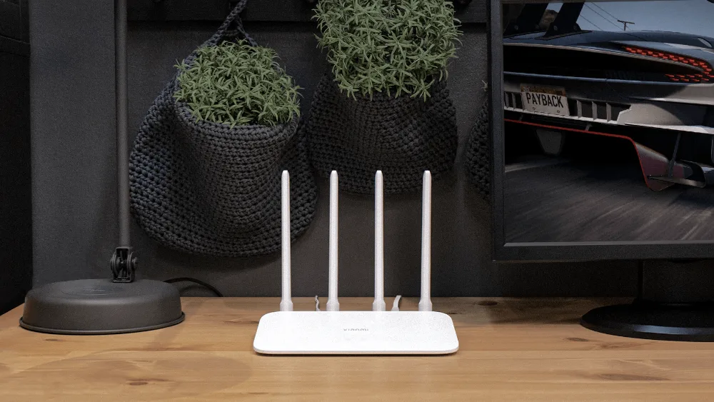 Xiaomi Router AC1200 на столе рядом с монитором