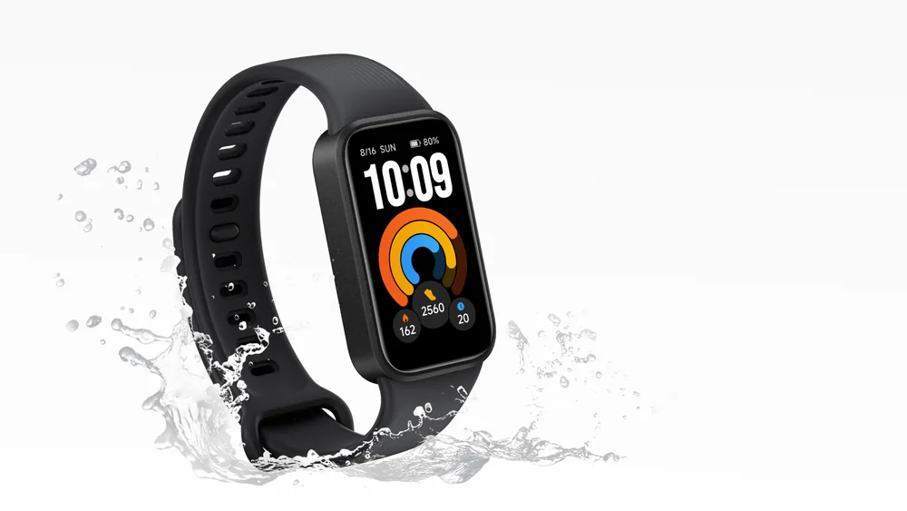 Suv sachrashlari orasidagi Xiaomi Smart Band 11 Active — basseyn uchun 5ATM himoya