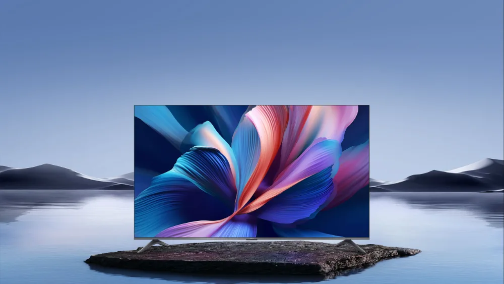 Xiaomi TV A Pro 65 2026 suv yonida tagligida oldidan — QLED ekranda yorqin abstraksiya