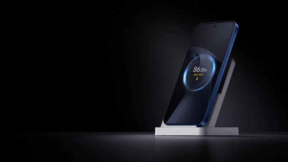 Simsiz quvvatlash stansiyasidagi Xiaomi 17T Pro — simsiz 50 Vt