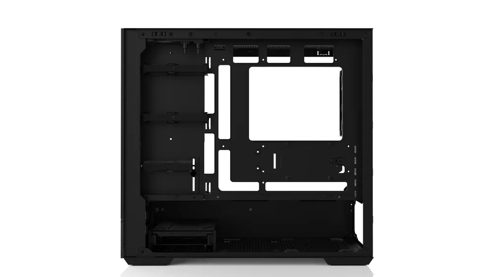 Чёрный Zalman P30 AIR без боковой панели — место под плату Micro-ATX и отверстия для кабелей