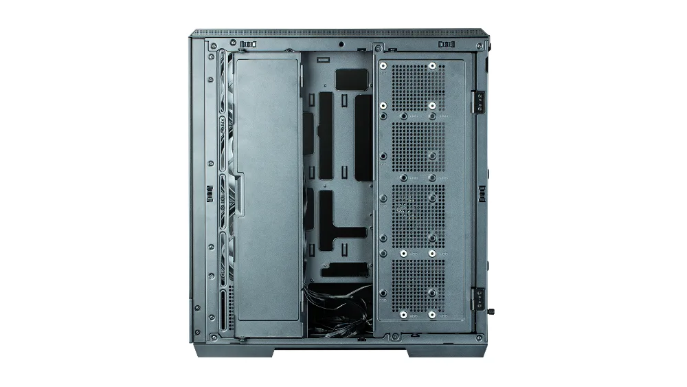Zalman P50 DS со стороны поддона — место под кабели и отверстия для проводов