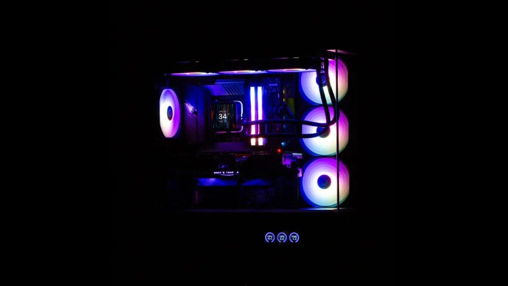 Zalman P50 DS в темноте — подсветка вентиляторов ARGB и экран на передней панели